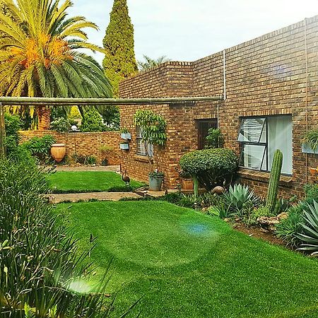 Midrand Guesthouse - Tasa Exterior foto